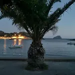 Апартаменты Takis Seaside